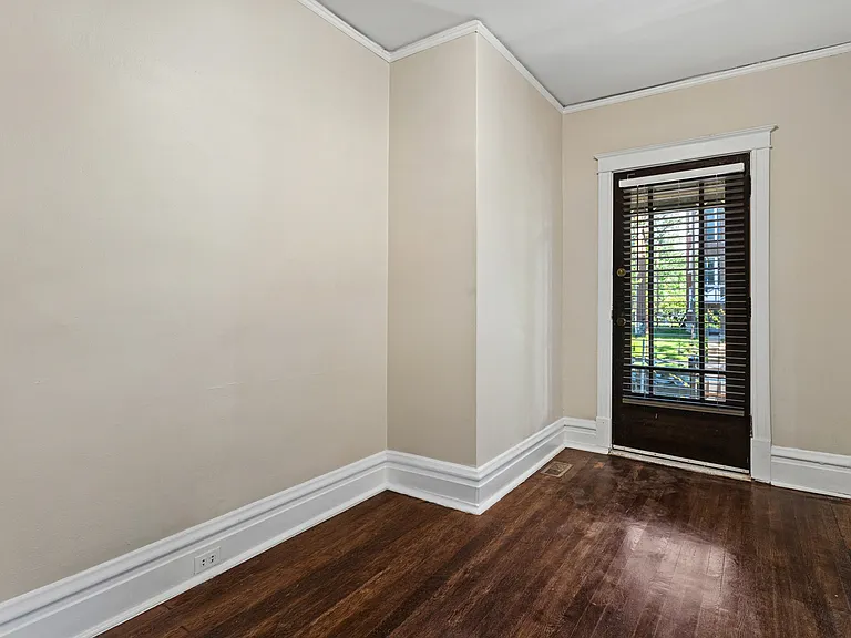 6026-28 Pershing Ave #6026 — Photo 2