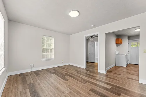 613 W Madison Photo 1