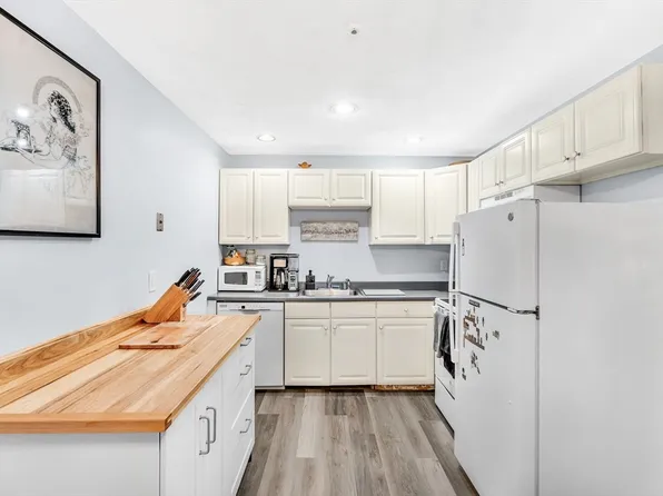 243 Boston Post Rd E APT 6, Marlborough, MA 01752