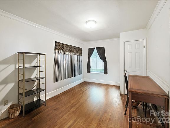 5th image of 4036 Dinglewood Ave