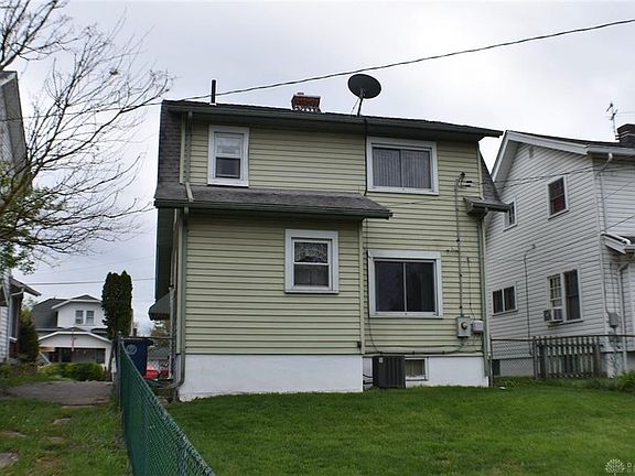3rd image of 121 Redwood Ave