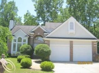 4013 Dun Rovin Ct, Commerce Township, MI 48382