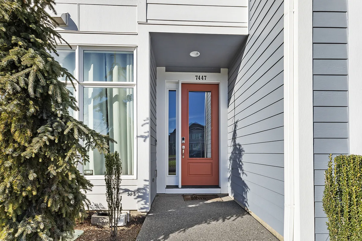 Front Door, Exterior - 7447 SE Chinkapin Dr