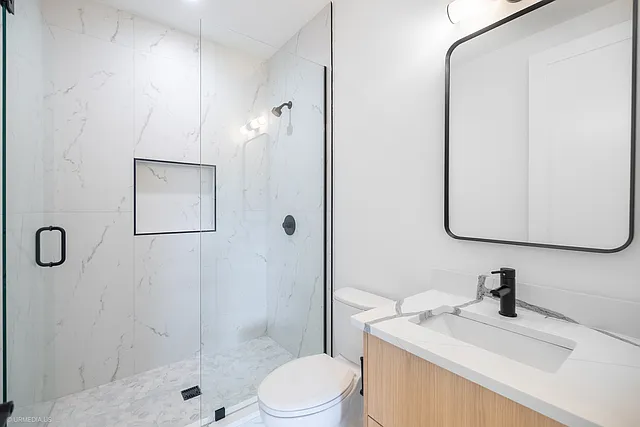 2113 N Kenmore Ave #2 — Photo 15