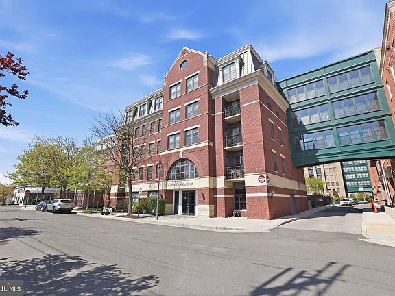 2nd image of 1111 Oronoco St Unit 225