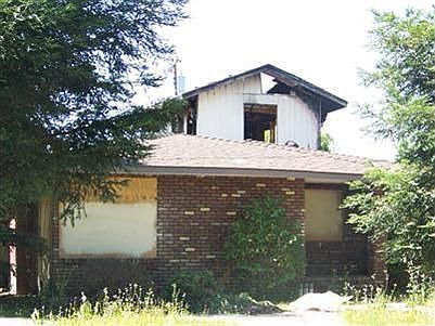 3rd image of 105 W Robinson Ave