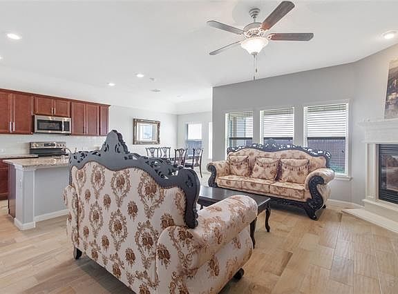 4th image of 107 Half Moon Dr