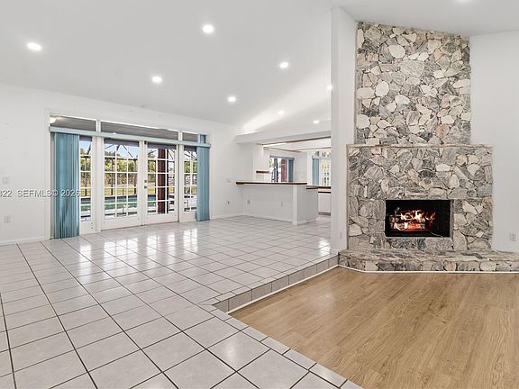 5th image of 15941 SW 252nd St