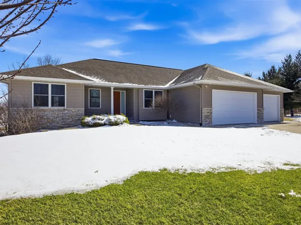 130 Woodland Ct, Robins, IA 52328