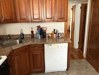 Rented by Zikos Realty Services