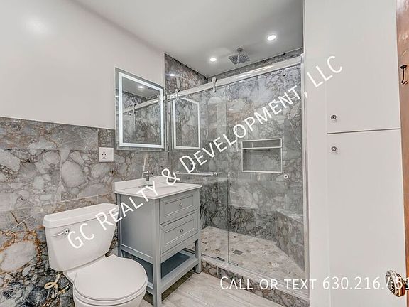 5th image of 2519 N Hamlin Ave Unit 2