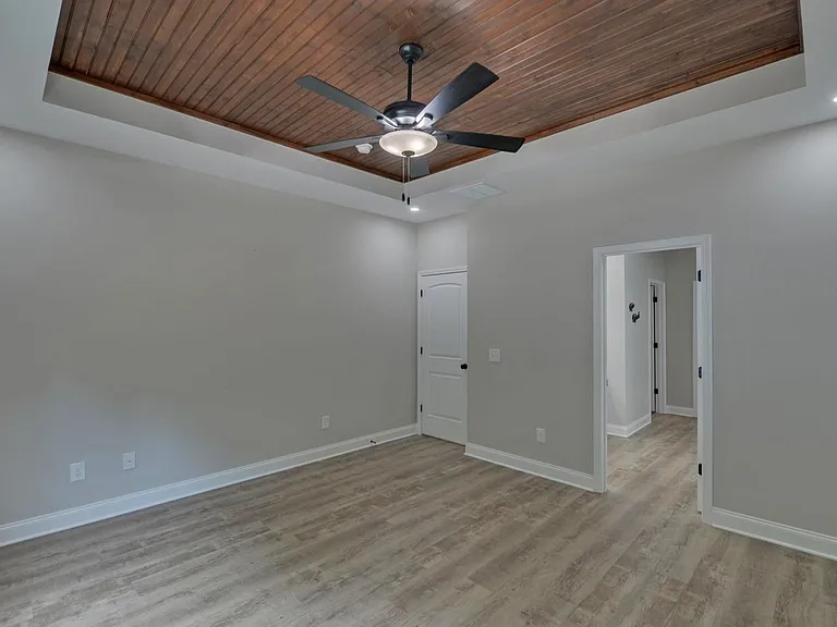 15 Holly St — Photo 16