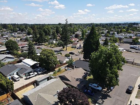 4th image of 2487 Four Point St NE