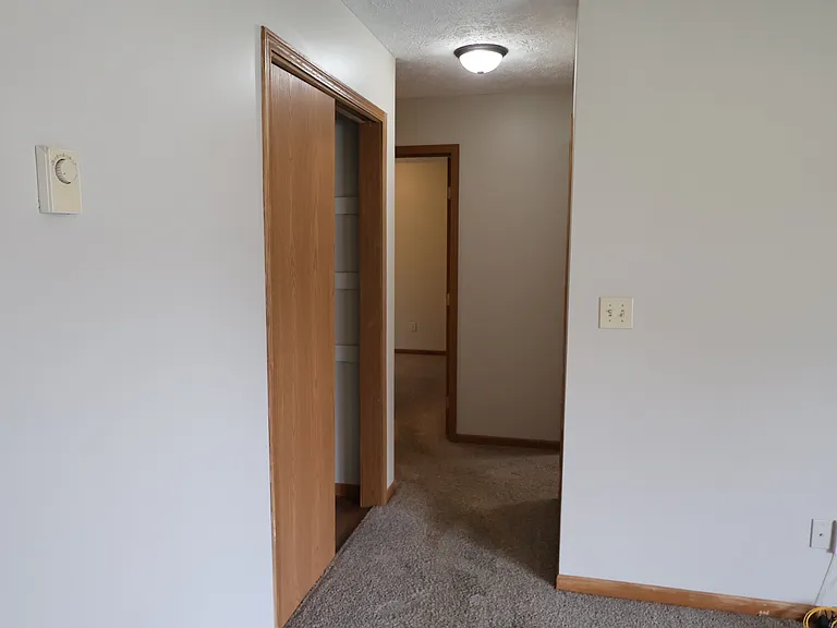 8 Westside Ct — Photo 14