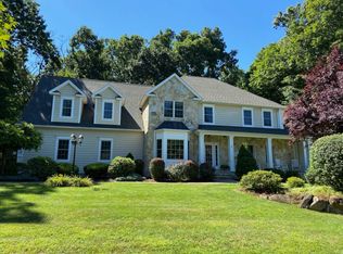 3 Patriot Ridge Ln, Wilbraham, MA 01095