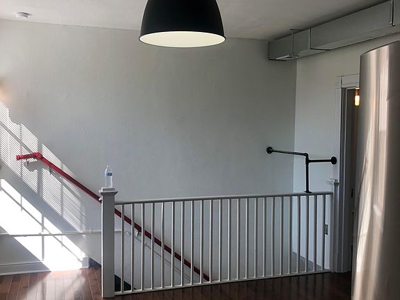 4th image of 409 Hancock St #A