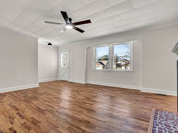 5th image of 207 Elm St