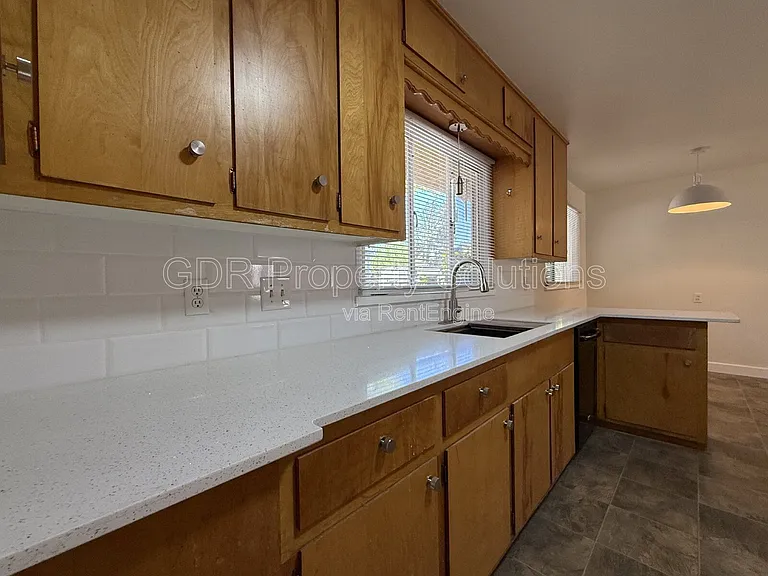 1317 Espanola St NE — Photo 8