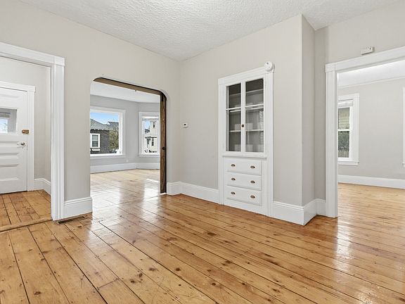 4th image of 35 Oakland St #1