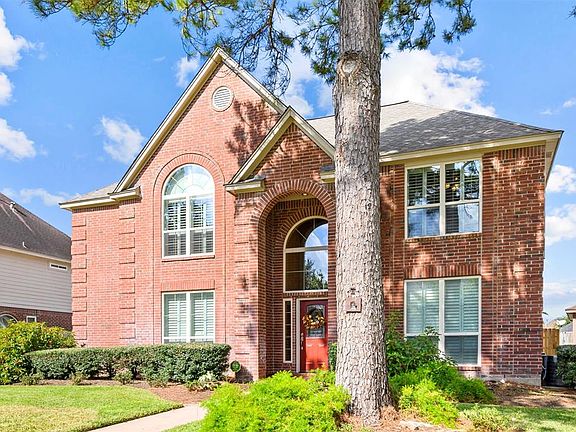 5 bedrooms, 3.5 bathrooms, Pool in backyard.