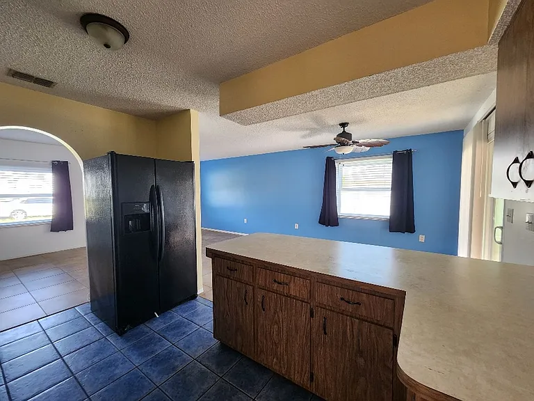 1425 Hathaway Ave — Photo 8