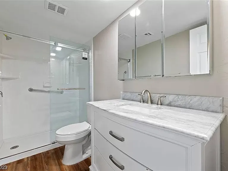 Master Bedroom Bathroom