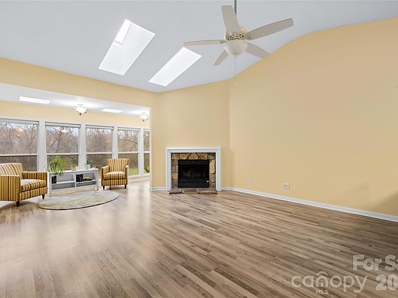 2nd image of 1002 Kenilworth Ct NW