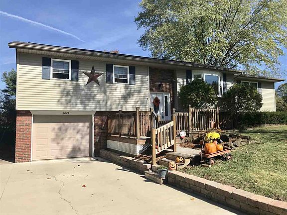 2nd image of 2075 E Nixon Dr