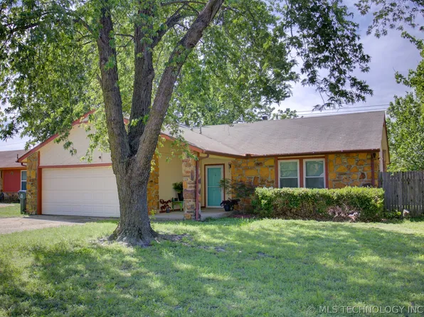 1302 E 140th Pl, Glenpool, OK 74033