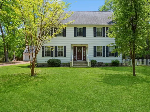 34 Chapel Avenue, Brookhaven, NY 11719