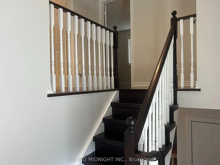 2413 Ravinebrook Cres — Photo 17