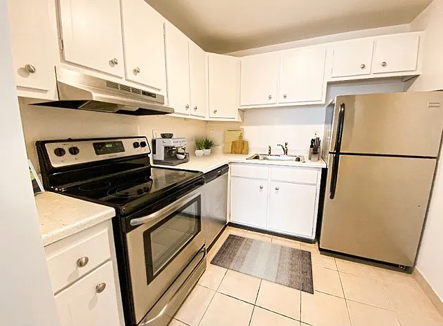 711 Farmington Ave — Photo 31