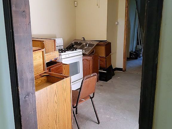 3rd image of 3736 Ohio Ave