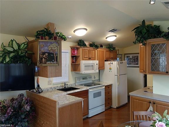 4th image of 4003 Crystal Lake Dr #4003