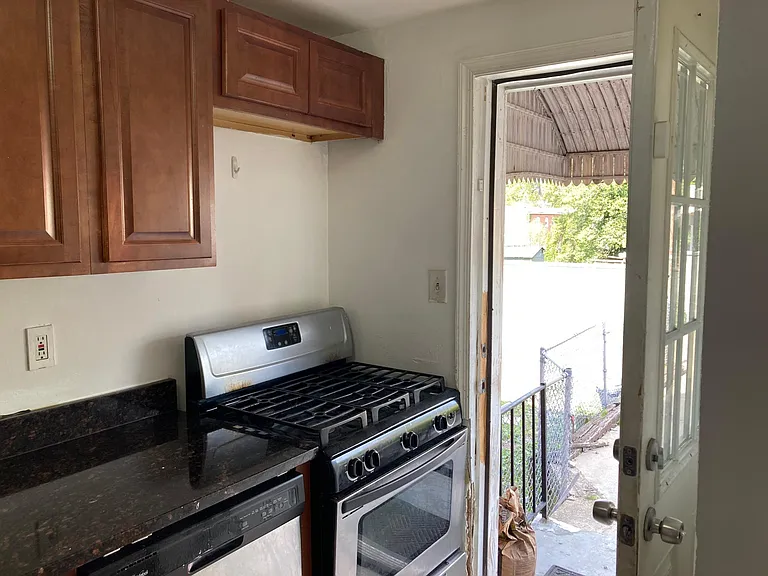 1061 Rockhill Ave — Photo 14
