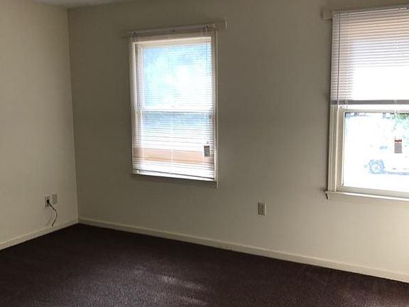 3rd image of 108 Stonecreek Dr APT D