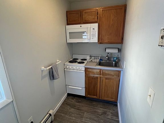 4th image of 383 College St APT 3C