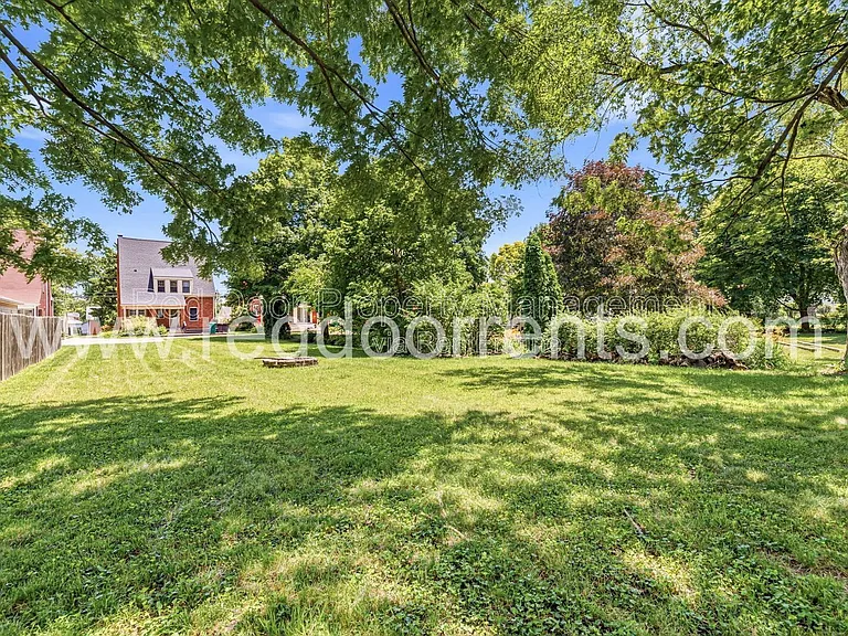 412 N Merrill St — Photo 36