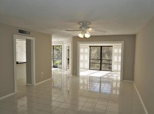 8719 Como Lake Dr, Jacksonville, FL 32256