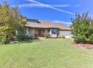 933 E Maplewood St, Springfield, MO 65807