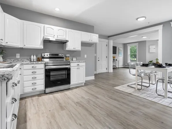 142 Elm St APT 1, Worcester, MA 01609