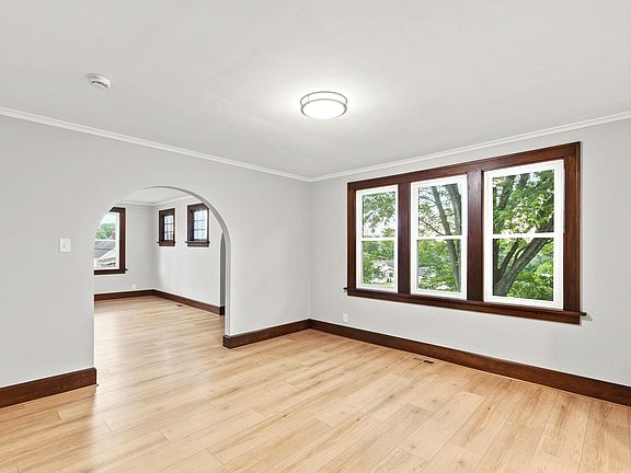 5th image of 59 Crowell Ave