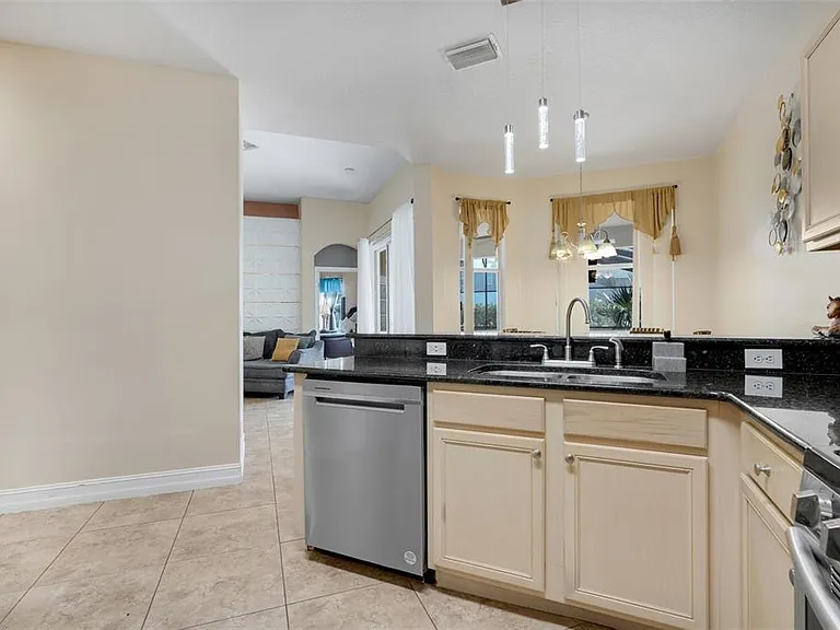 216 Montara Dr — Photo 11