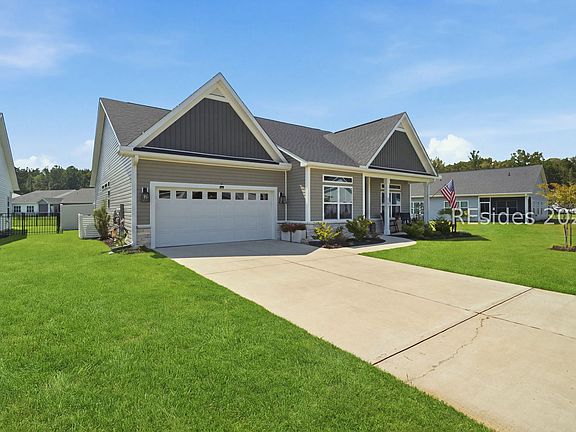 3rd image of 387 Sergeantjasper Cir