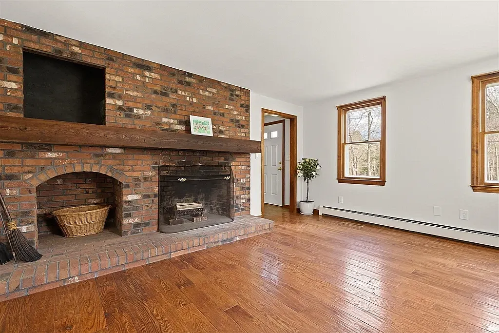 3 bed, 1.5 bath, 1900 sqft, $3,595 — Photo 4