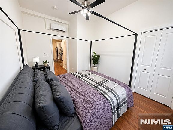 5th image of 76 Hutton Street #3