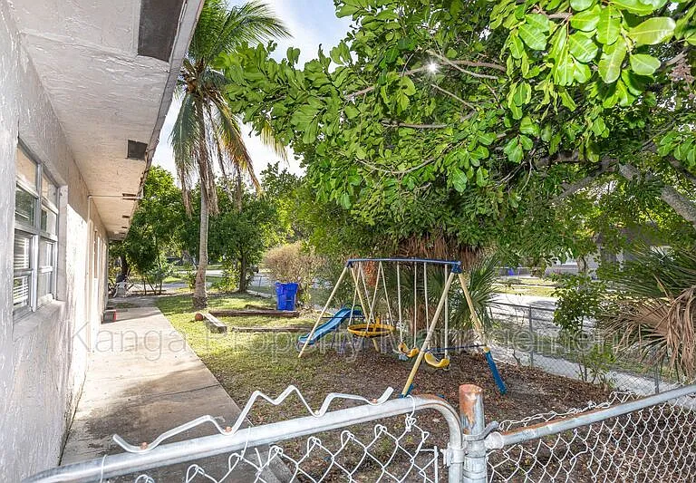 7750 SW 10th Ct #B — Photo 29