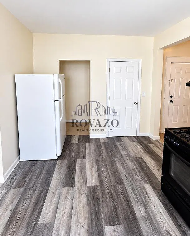 2 bed, 700 sqft, $1,850 — Photo 3