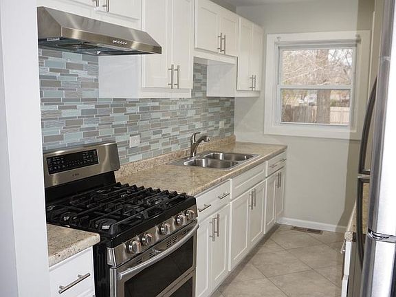 2nd image of 1341 Lorraine Pl