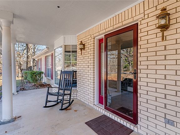 3rd image of 106 Woodlou Ln